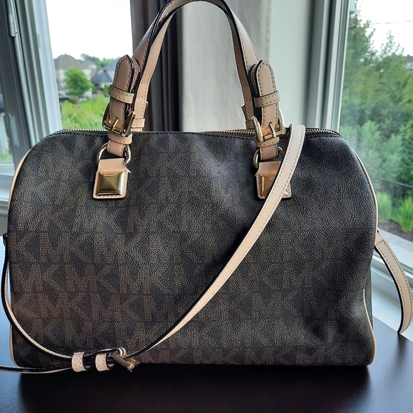 Michael Kors Crossbody Handbag - Picture 1 of 8